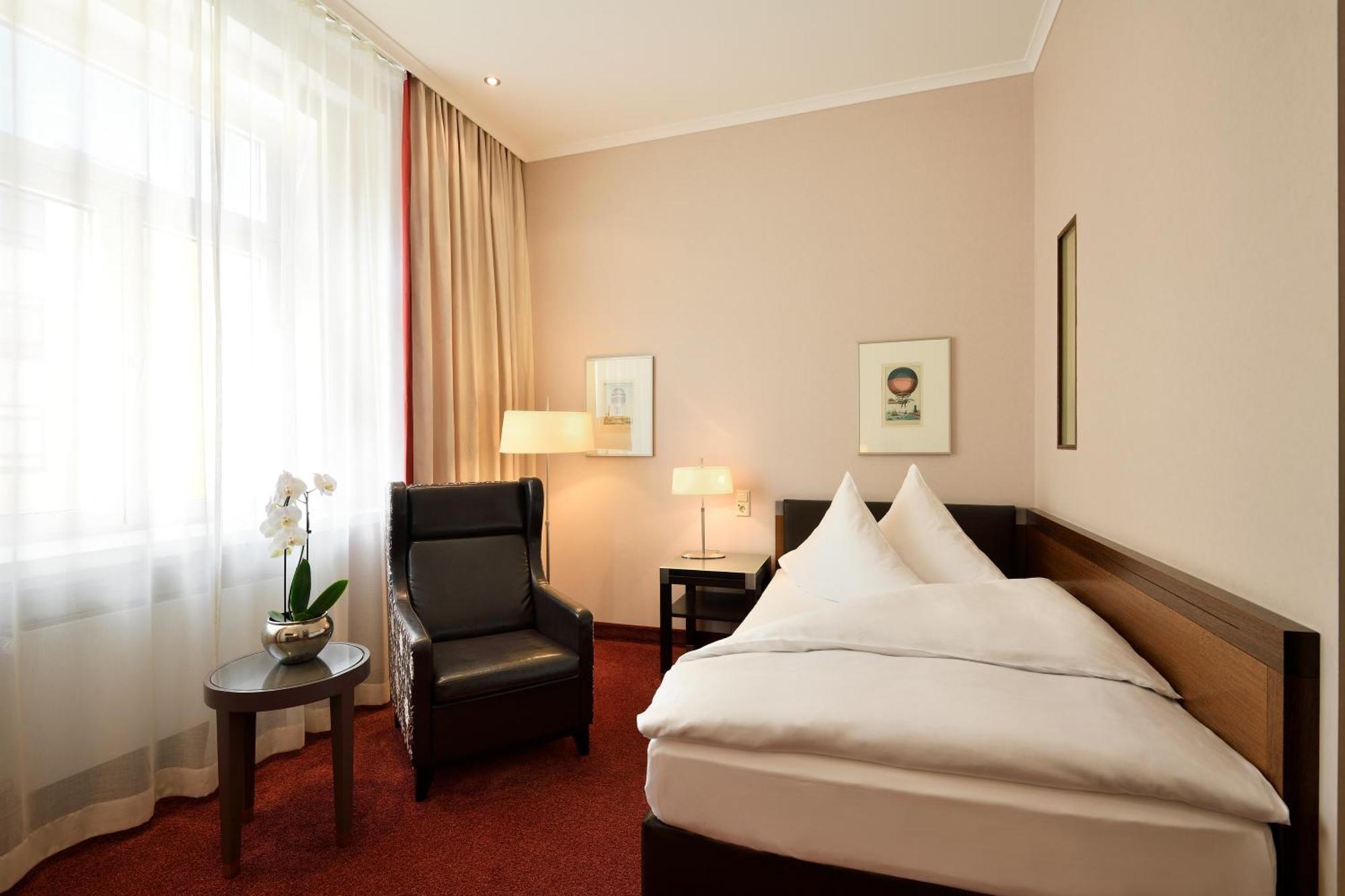 Kastens Hotel Luisenhof Hanover Exterior photo A single room