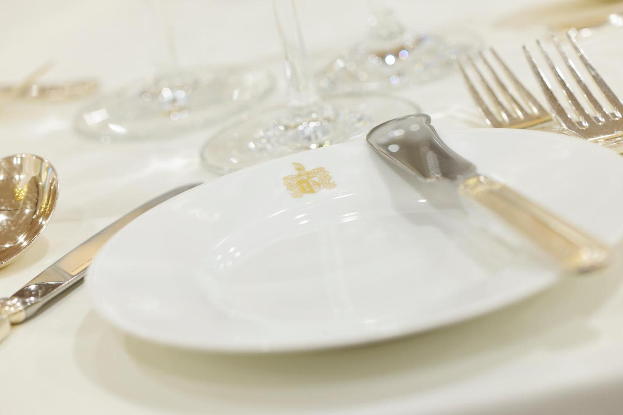 Kastens Hotel Luisenhof Hanover Exterior photo A butter pat