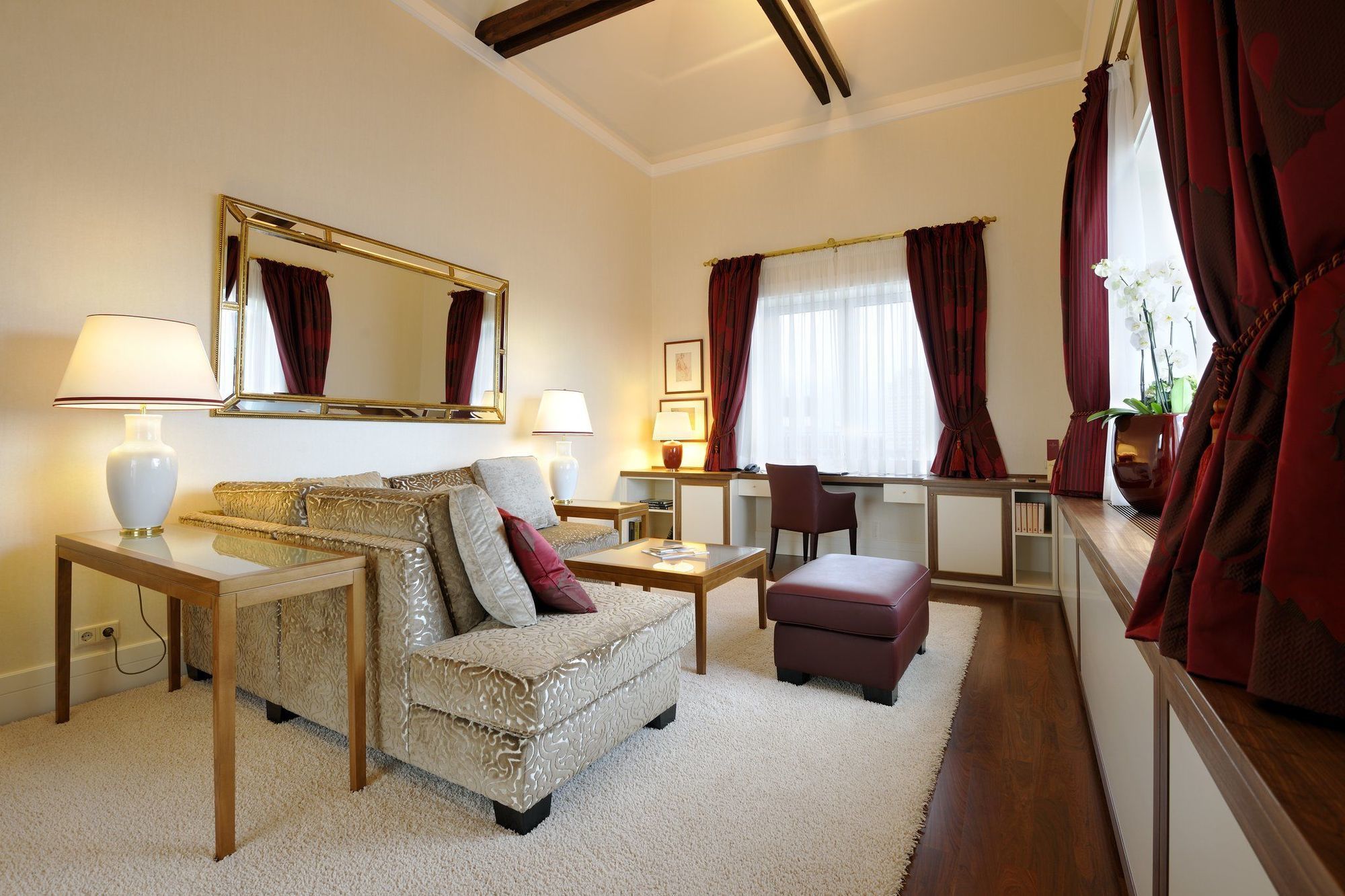 Kastens Hotel Luisenhof Hanover Room photo A living room
