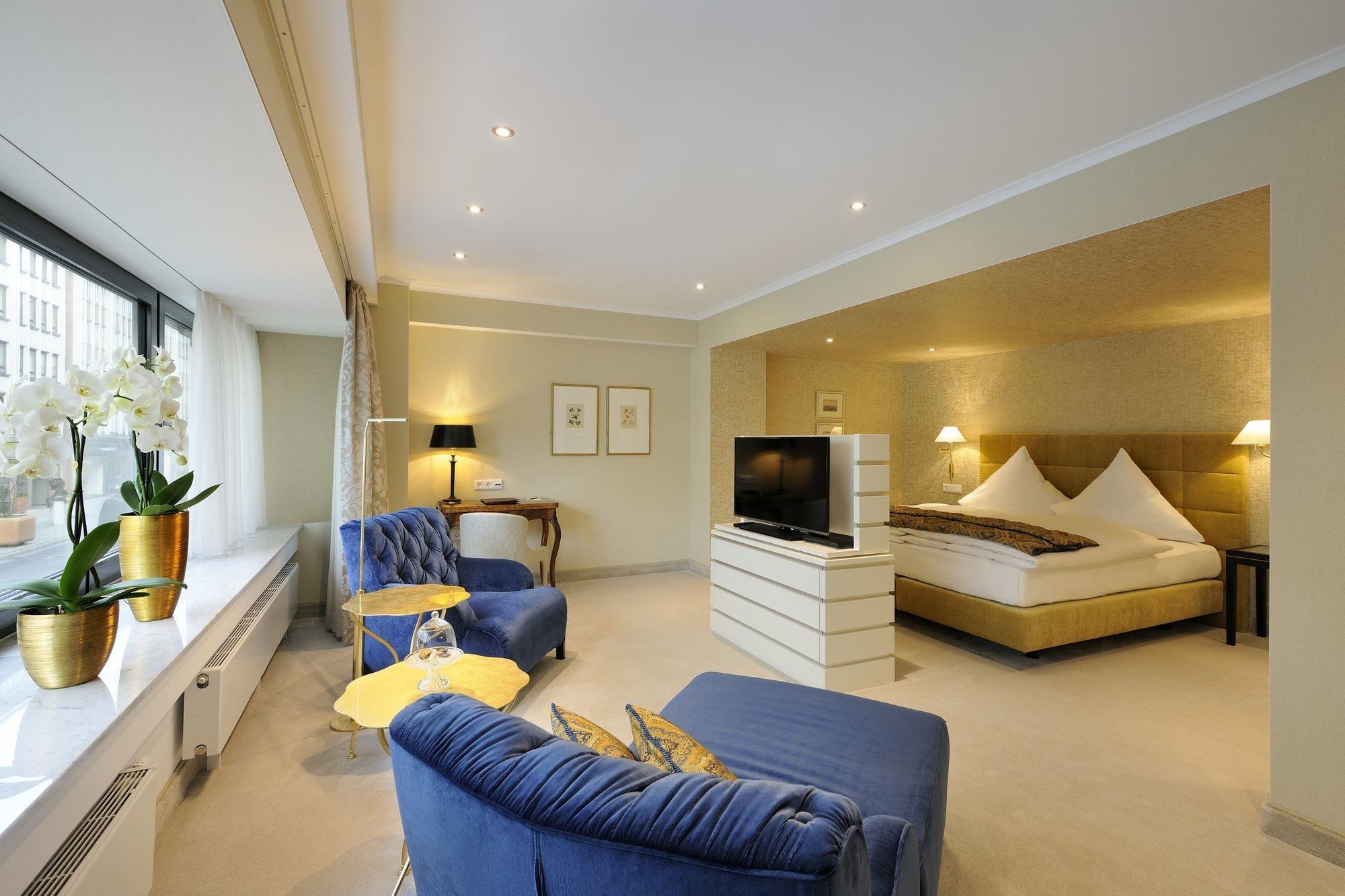 Kastens Hotel Luisenhof Hanover Exterior photo Suite