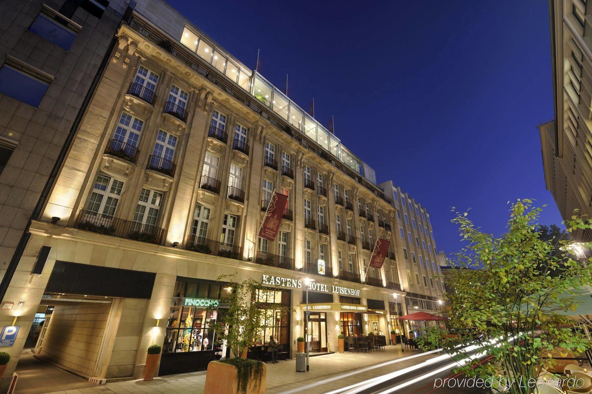Kastens Hotel Luisenhof Hanover Exterior photo The hotel at night