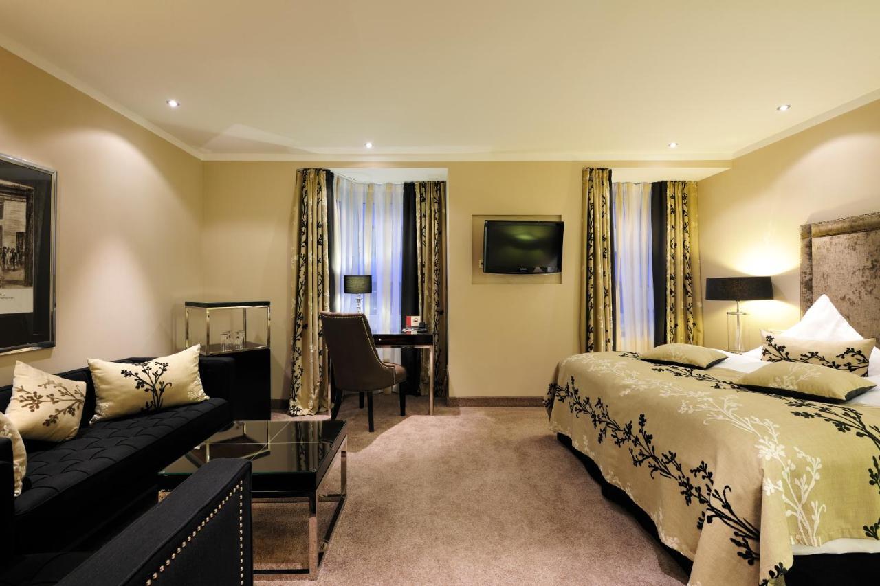 Kastens Hotel Luisenhof Hanover Exterior photo A suite at the hotel